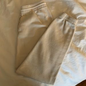 Aritzia Slim Sweatpants